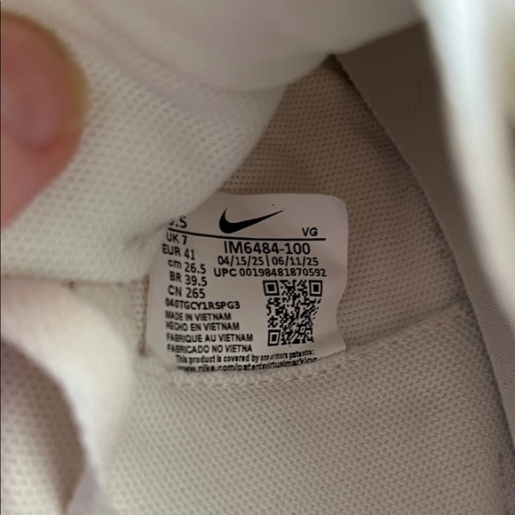 Nike Low-Top Sneakers in Cream and Light Blue - EUC - Picture 4 of 5